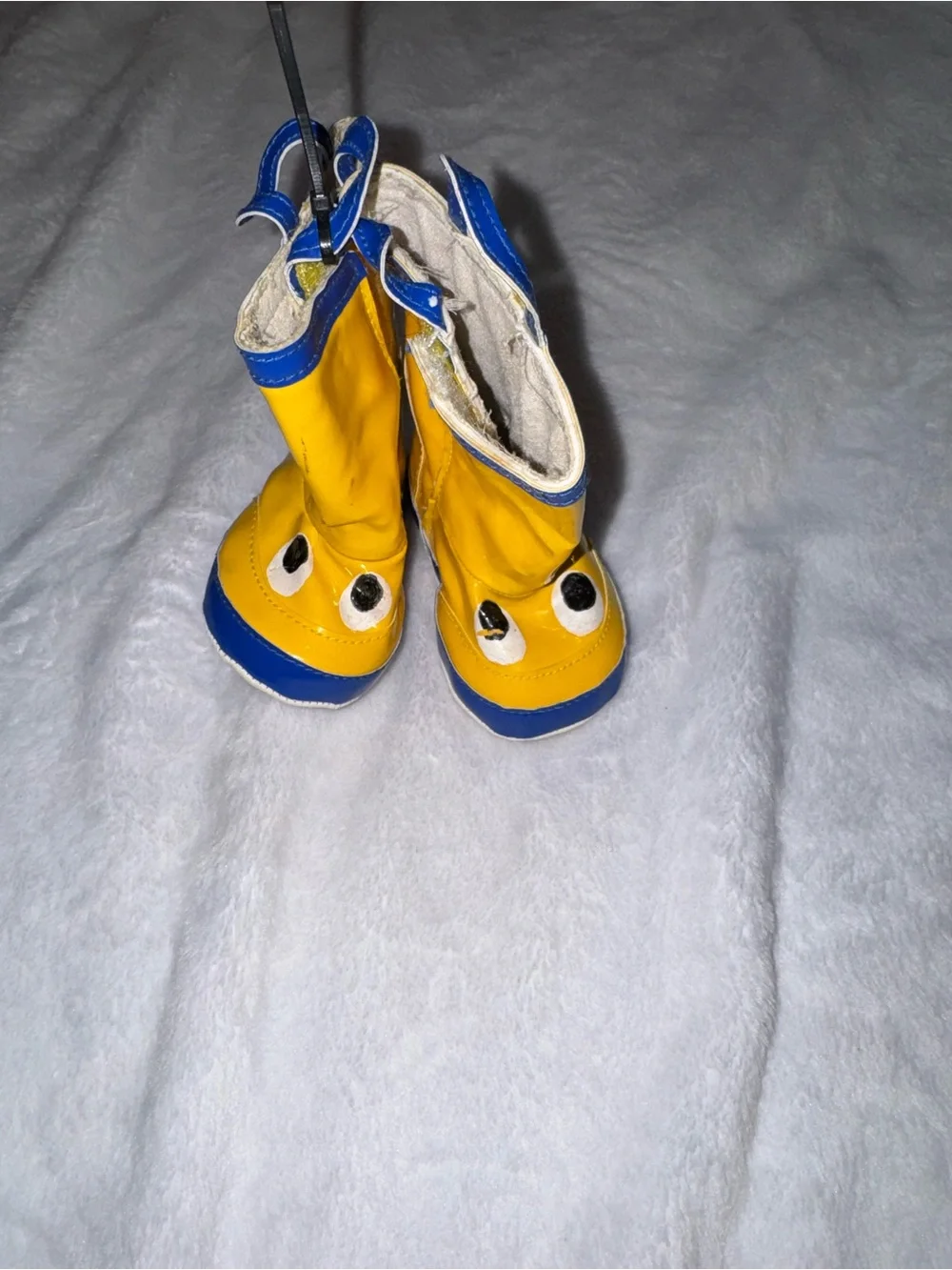 6 pairs of baby shoes size (2 are 3-6 months) 4 are size 2